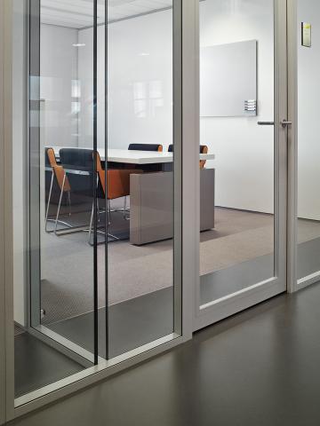 T-connection of two double glass system walls 