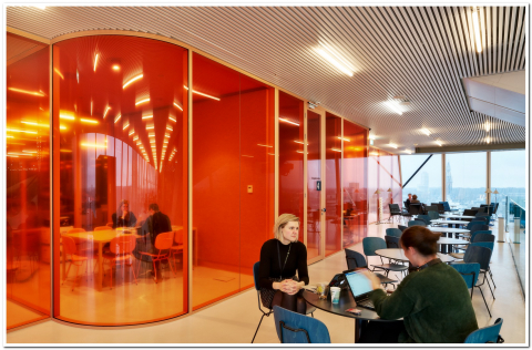 Meeting room with parition wall with pink film of QbiQ