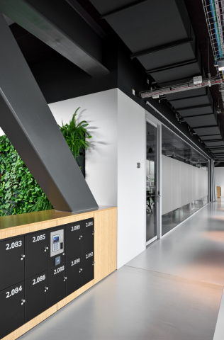 Single glass partition wall at Pulse Delft