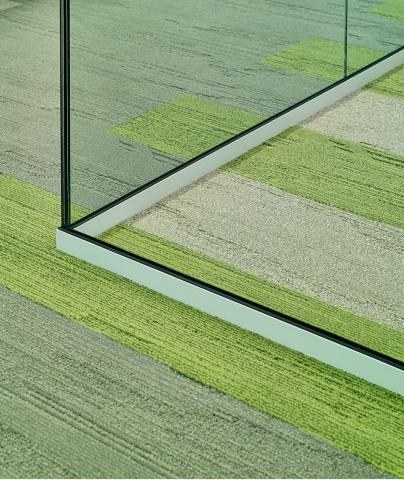 Corner detail single glass partition wall without vertical stand