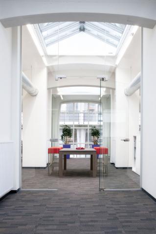 Full glass partition with special fitting at Stadwonen Rotterdam