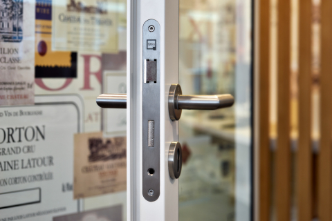 QbiQ KDEC door with QbiQ lock 