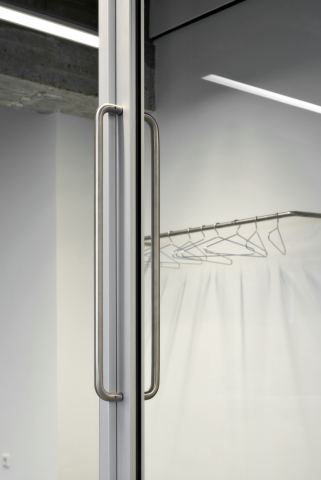 Close up of a sliding door handle of QbiQ