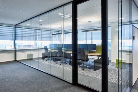 Double glass partition with hight sound insulation