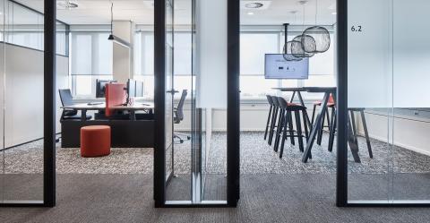 Full glass T-connection of double glass partitions