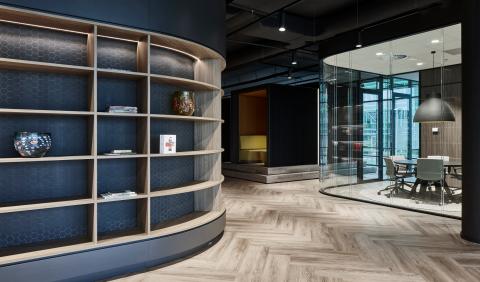 Glass partition with rounded corners at BDO The Hague