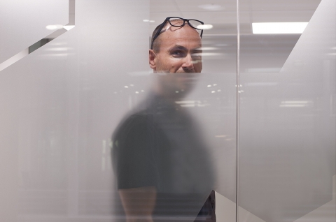 Sandblast privacy foil on glass partition