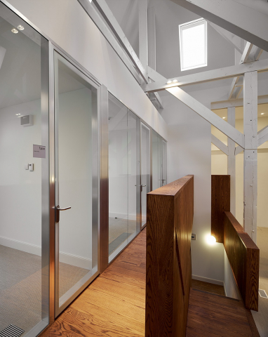 AluChrome demountable wall with high sound characteristics