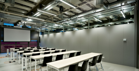 A class room withsteel panels partition walls of QbiQ