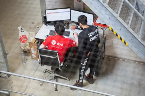 Employees in the distribution hall at DPD Oirschot