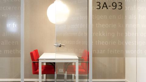 Single glass demountable partitions wall and tampered glass door