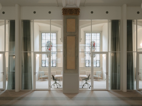 4 meter high glass partition at Adagio in Amsterdam