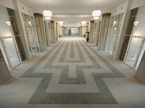 4 meter high glass partition at Adagio in Amsterdam