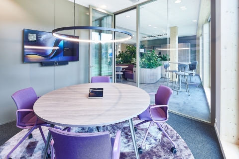 Conversation room with iQ PRO Steel partition at BDO West Brabant Breda