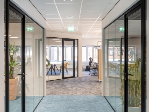 iQ Single partition with KDEC framed door