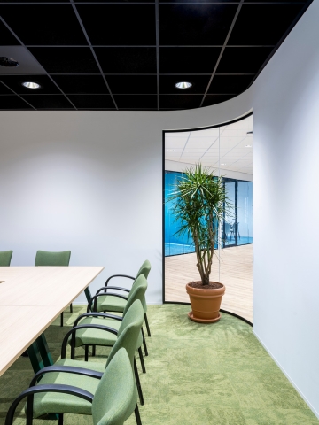 iQ Single partition with curved glass