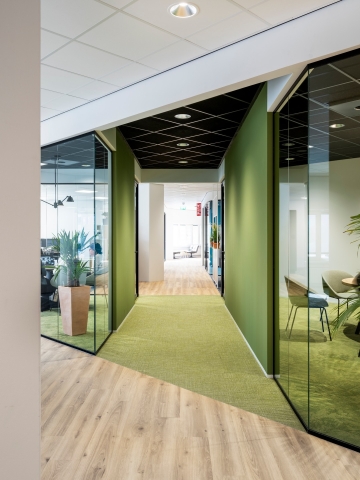 iQ Single partition with corner