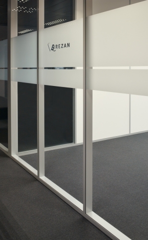 System walls double and singel glass with vertical stands