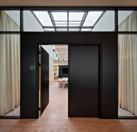 Glass wall combined with double doors at Hunkemüller’s Distribution Center in Almere