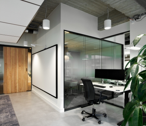 High sound reduction glass partition.