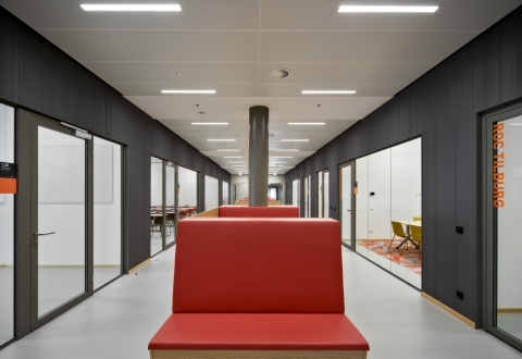 Classroom with single glass partition at Mindlabs Tilburg.