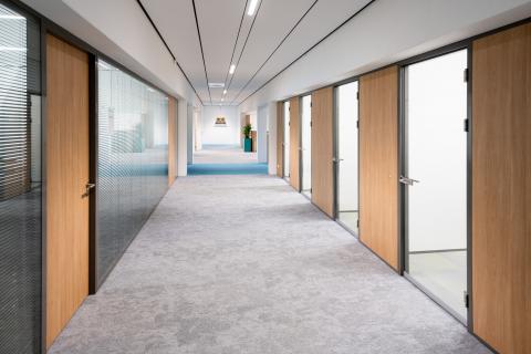 Double glass corridor divding partition with blinds between the glass