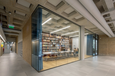 Single glass partitions at Nikhef Amsterdam