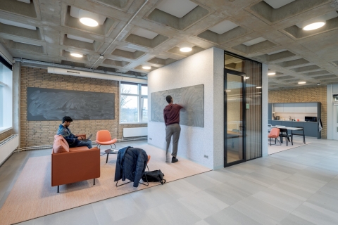 Single glass partitions at Nikhef Amsterdam