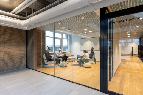 Fire resistant glass wall with Ei60 classification at Nikhef Amsterdam.