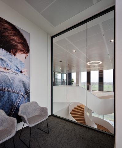 Fall-through safty glass at Positive Footprint Wearhouse Dorsten Germany