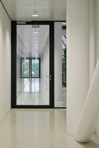 QbiQ PROTECT Fire resistant glass wall at Plus Ultra Leiden