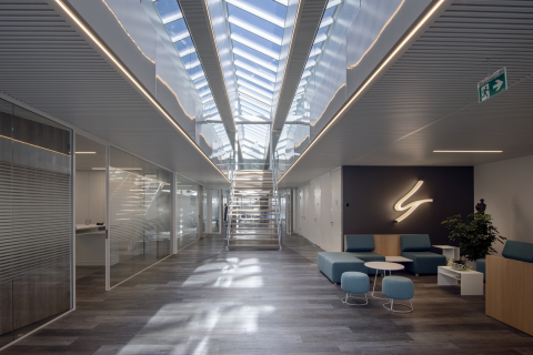 The main hall with IQ-Singel glass wall on the left side