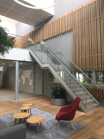 Full glass balustrade system for mounting on side of a floor